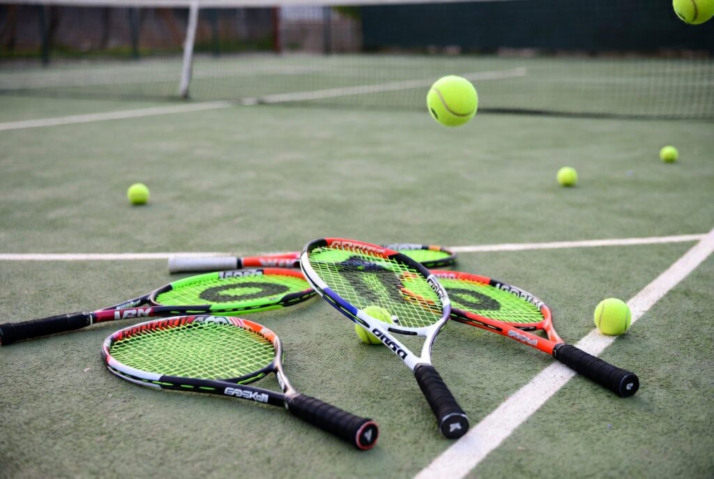 Best Starter Tennis Racquets: Reviews & Buying Guide